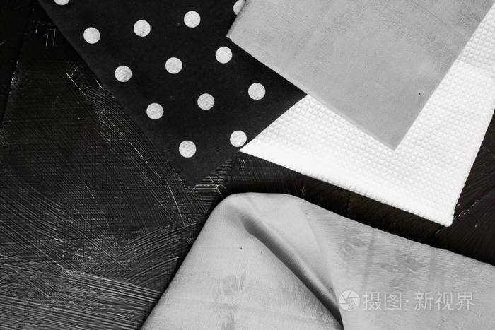 黑色乡村木背景的厨房纺织品,餐巾和照片-正版商用图片27dxks-摄图新